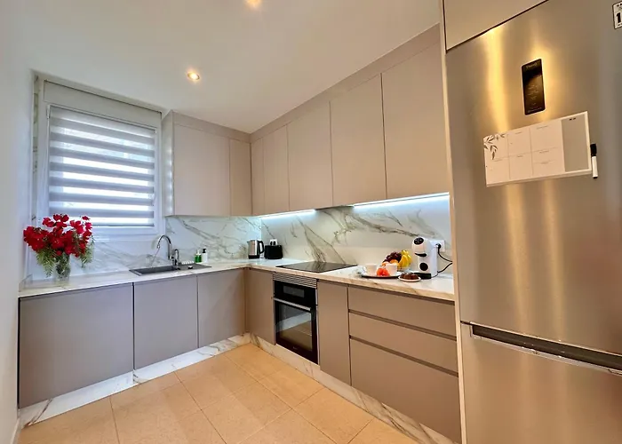 Апартаменти Sunshine With Sea Viev Адехе