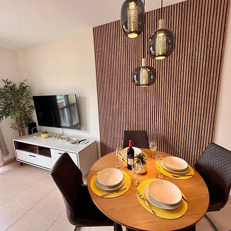 Sunshine With Sea Viev דירה